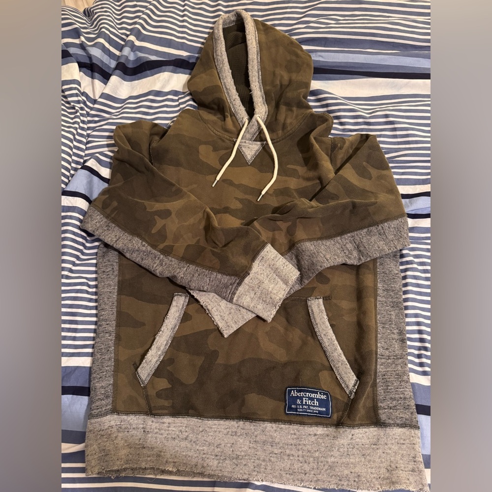 Abercrombie Finch Men’s Camo retro style sweatshirt